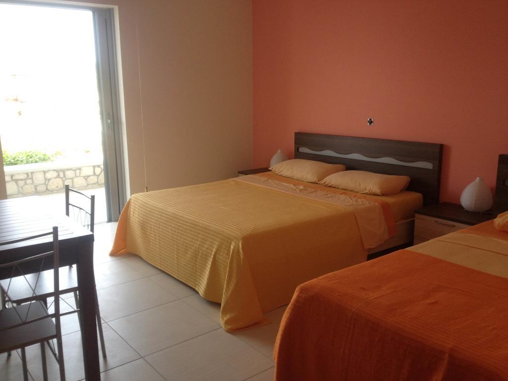 Riviera Rooms Himarë Habitación foto
